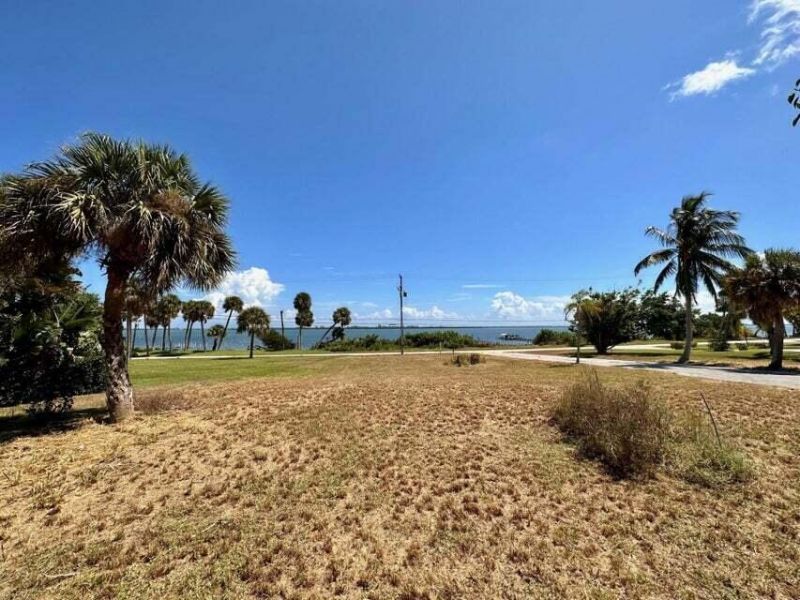 1811 S Indian River Drive, Fort Pierce, FL 34950 Photo