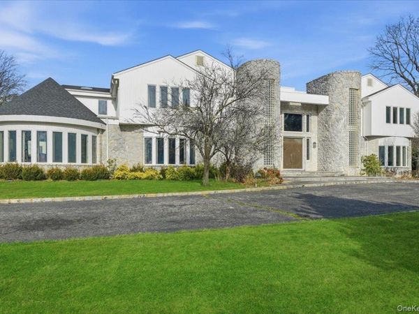 1 Private Lane, Old Brookville, NY 11545