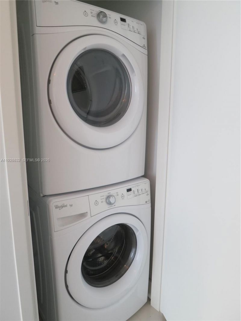 1300 Brickell Bay Dr, Unit 1110, Miami, FL 33131 Photo