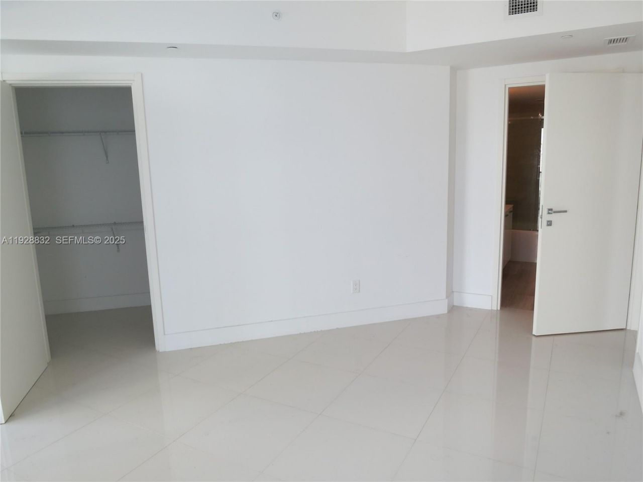 1300 Brickell Bay Dr, Unit 1110, Miami, FL 33131 Photo