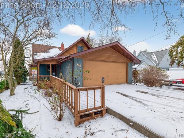 30760 Bayview Drive, Gibraltar, MI 48173