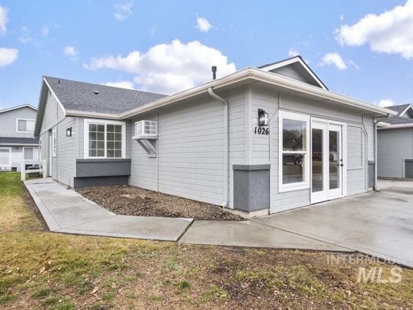 1026 E Hawaii, Nampa, ID 83686