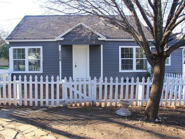 2538 Wayside Avenue, Fort Worth, TX 76110
