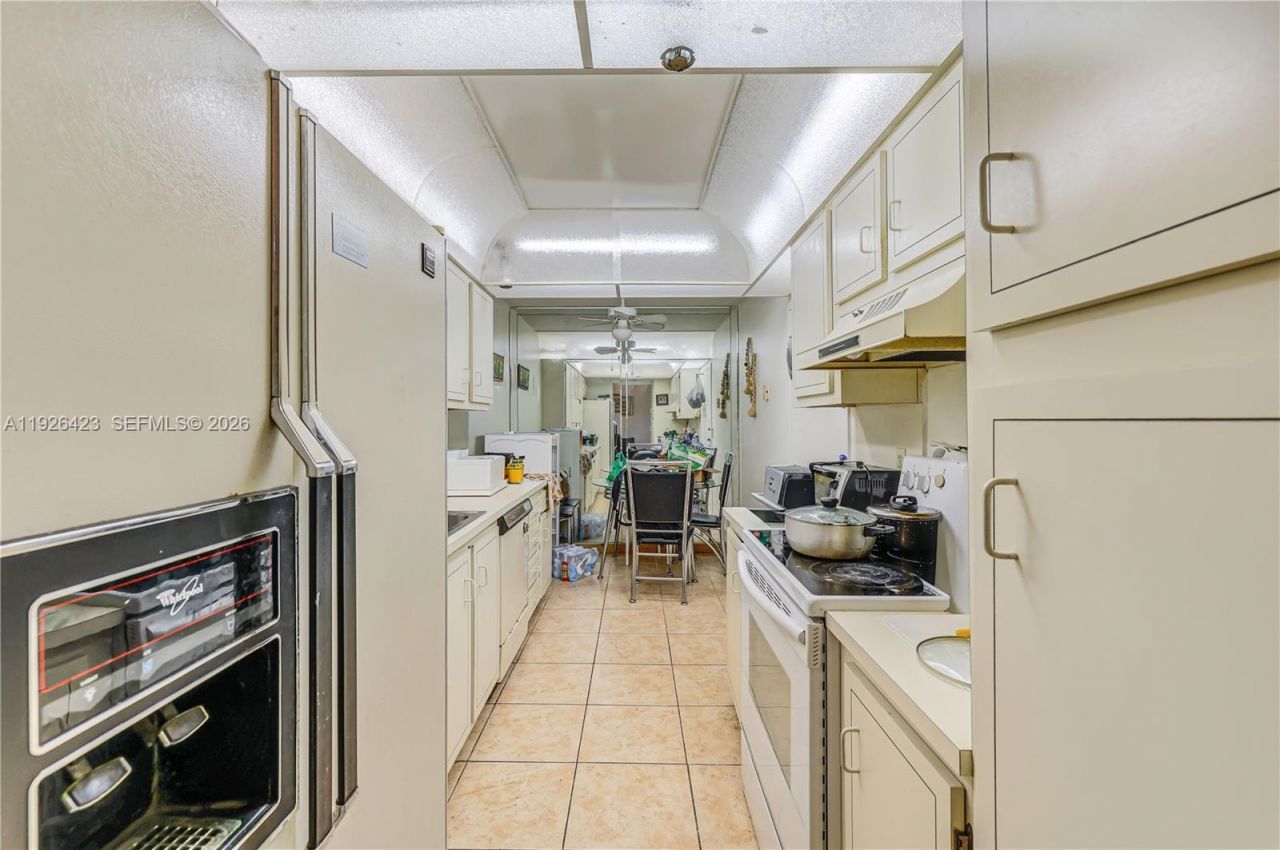 1100 Saint Charles Pl, Unit 310, Pembroke Pines, FL 33026 Photo