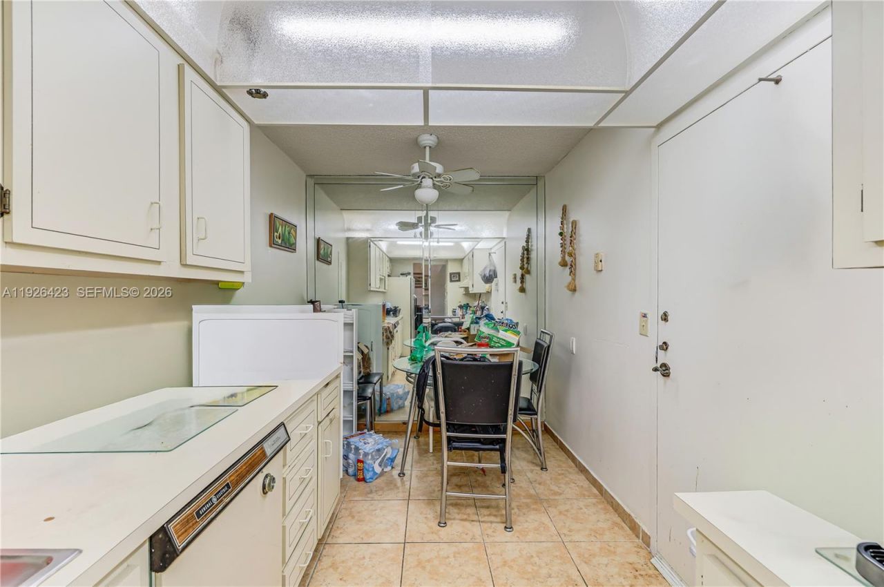 1100 Saint Charles Pl, Unit 310, Pembroke Pines, FL 33026 Photo