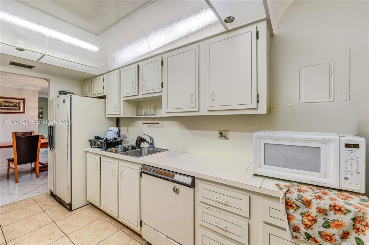 1100 Saint Charles Pl, Unit 310, Pembroke Pines, FL 33026 Photo