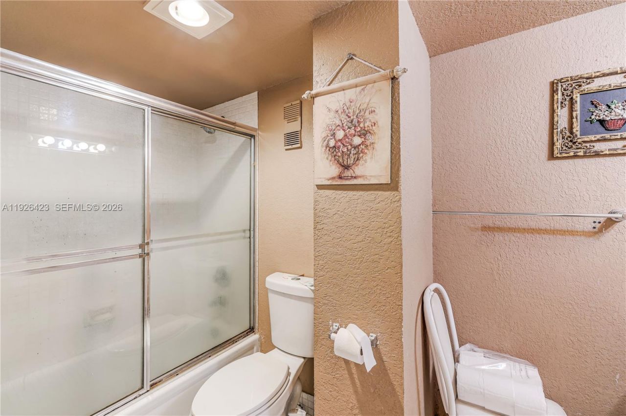 1100 Saint Charles Pl, Unit 310, Pembroke Pines, FL 33026 Photo