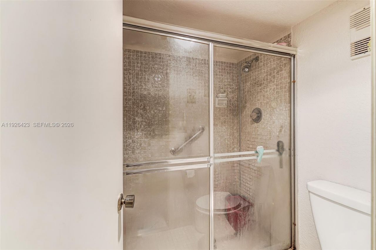 1100 Saint Charles Pl, Unit 310, Pembroke Pines, FL 33026 Photo