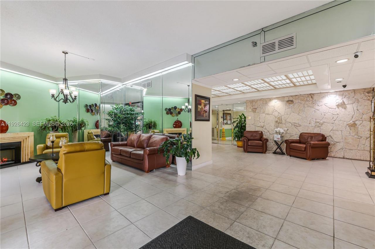 1100 Saint Charles Pl, Unit 310, Pembroke Pines, FL 33026 Photo