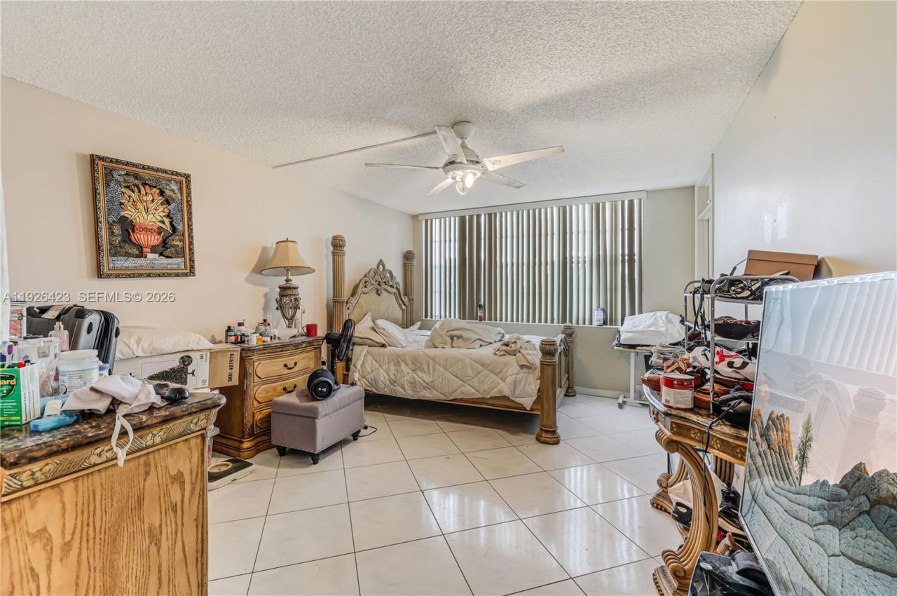 1100 Saint Charles Pl, Unit 310, Pembroke Pines, FL 33026 Photo
