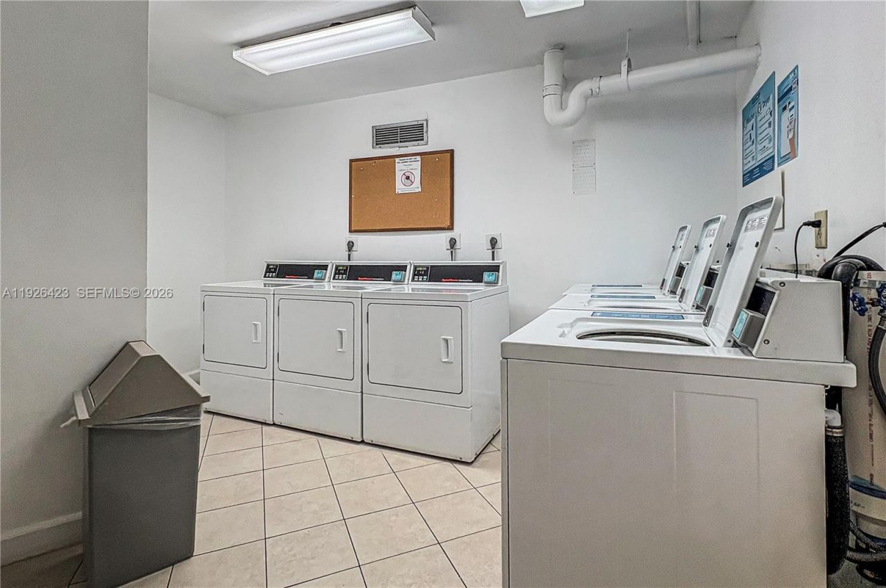 1100 Saint Charles Pl, Unit 310, Pembroke Pines, FL 33026 Photo