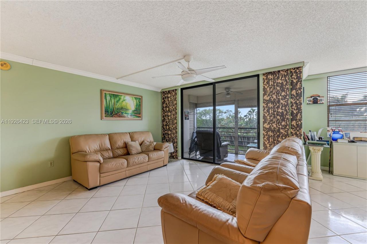 1100 Saint Charles Pl, Unit 310, Pembroke Pines, FL 33026 Photo