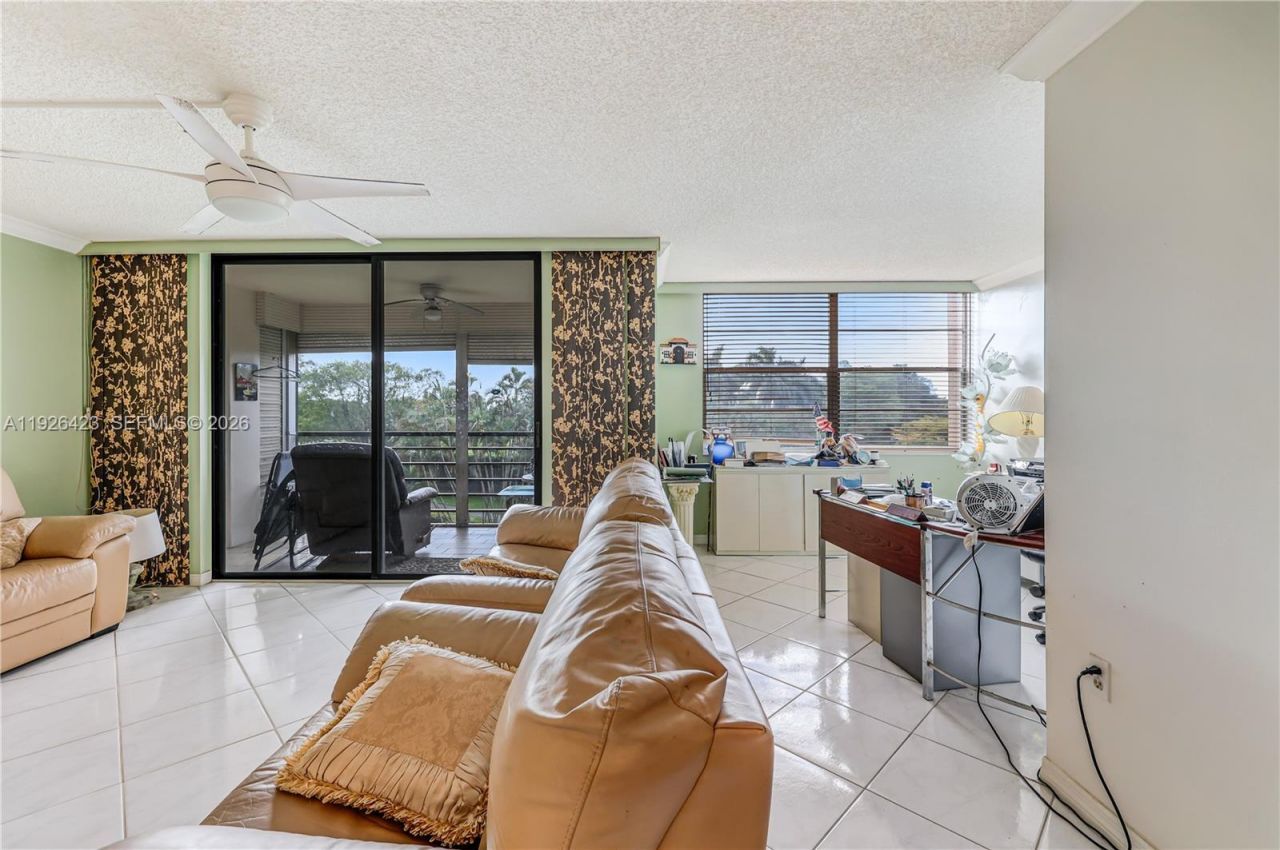 1100 Saint Charles Pl, Unit 310, Pembroke Pines, FL 33026 Photo