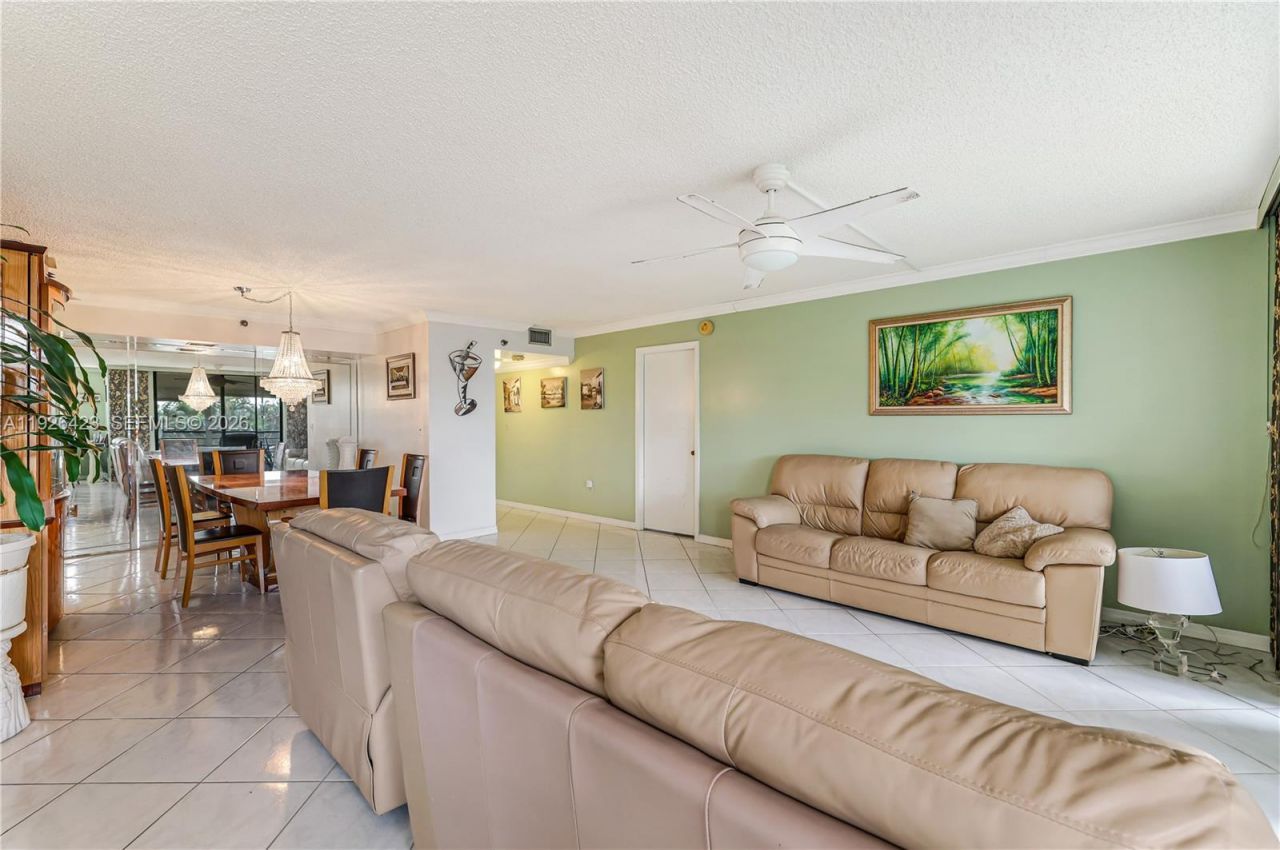 1100 Saint Charles Pl, Unit 310, Pembroke Pines, FL 33026 Photo