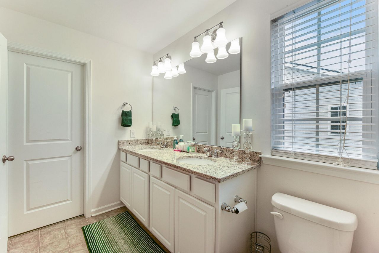 1204 N University Drive Photo 16