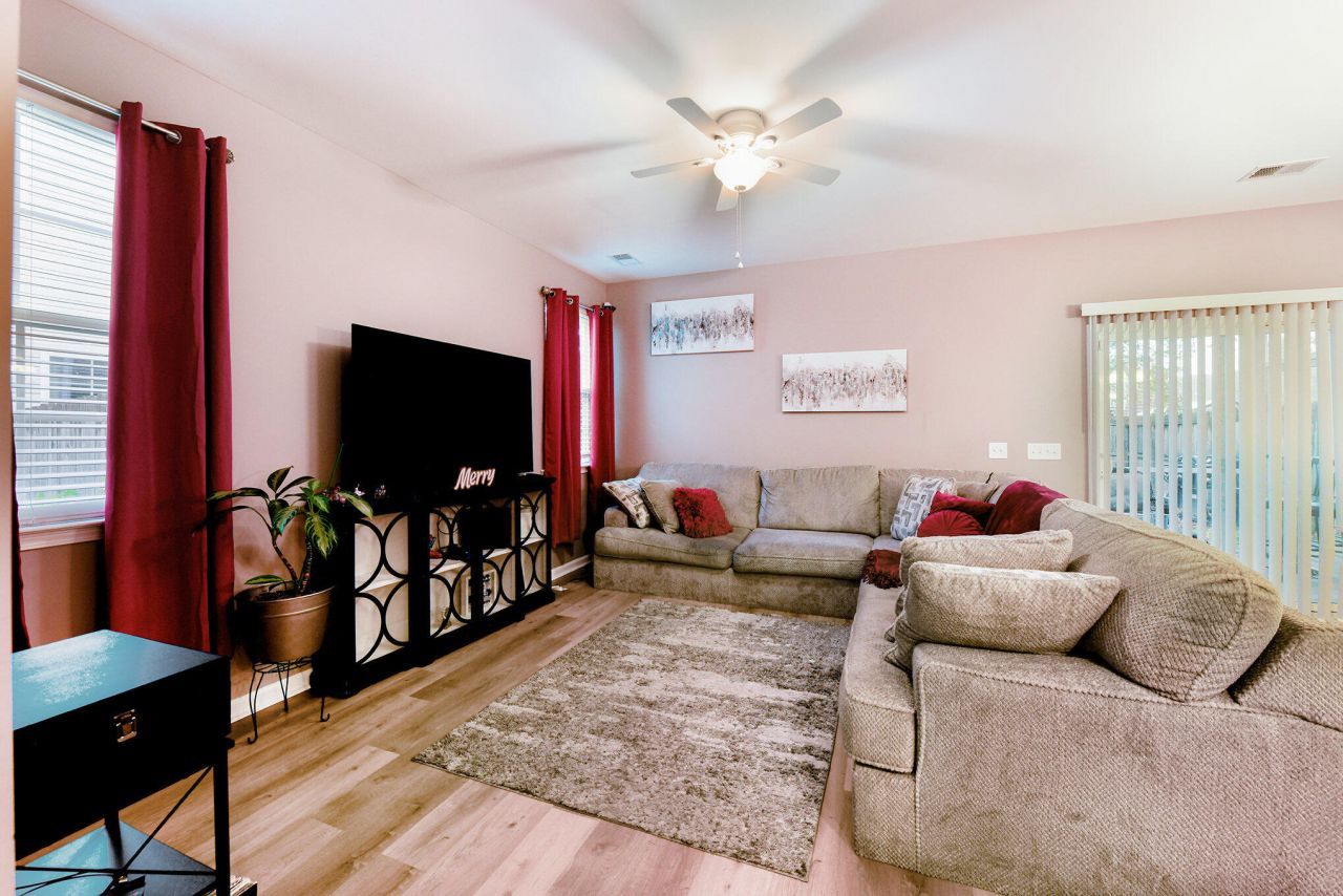 1204 N University Drive Photo 7