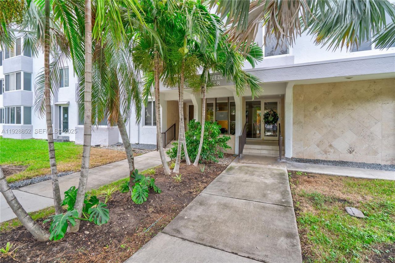 250 180th Dr, Unit 159, Sunny Isles Beach, FL 33160 Photo