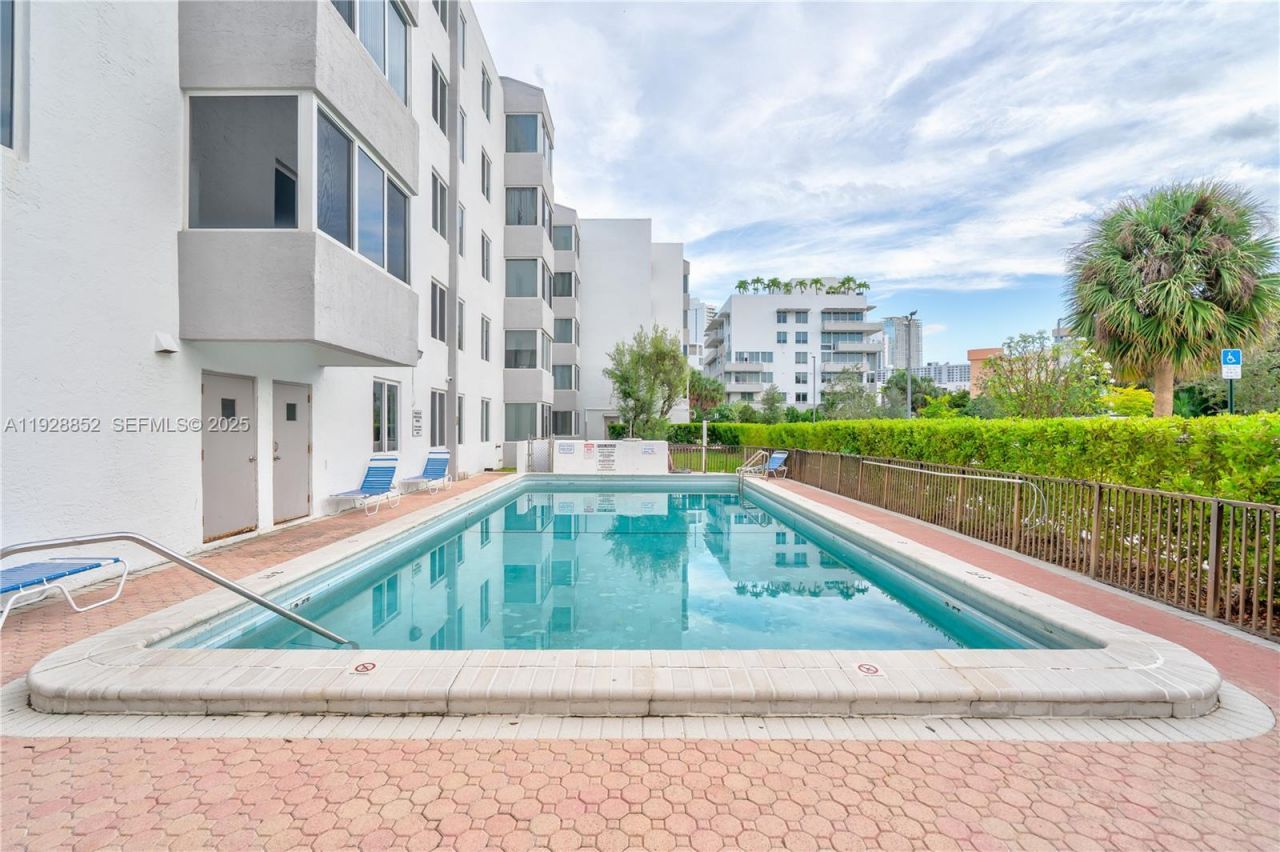 250 180th Dr, Unit 159, Sunny Isles Beach, FL 33160 Photo