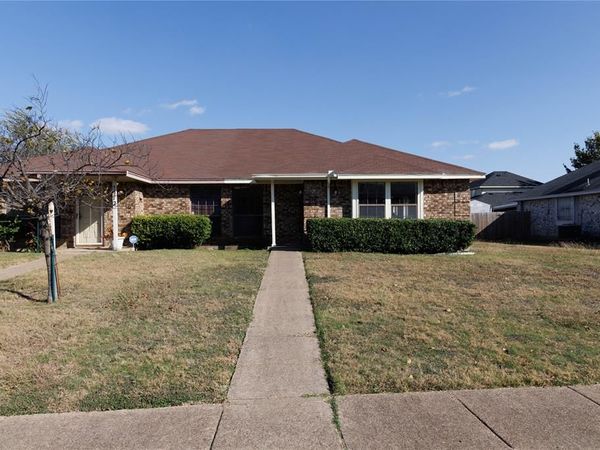 2910 Tanglewood Drive, Lancaster, TX 75134