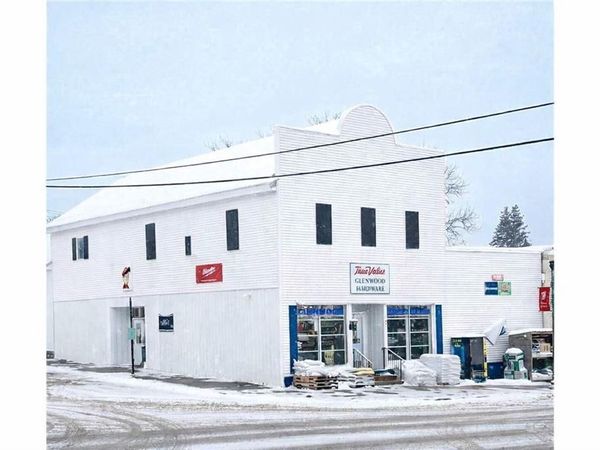 147 E Oak Street, Glenwood City, WI 54013