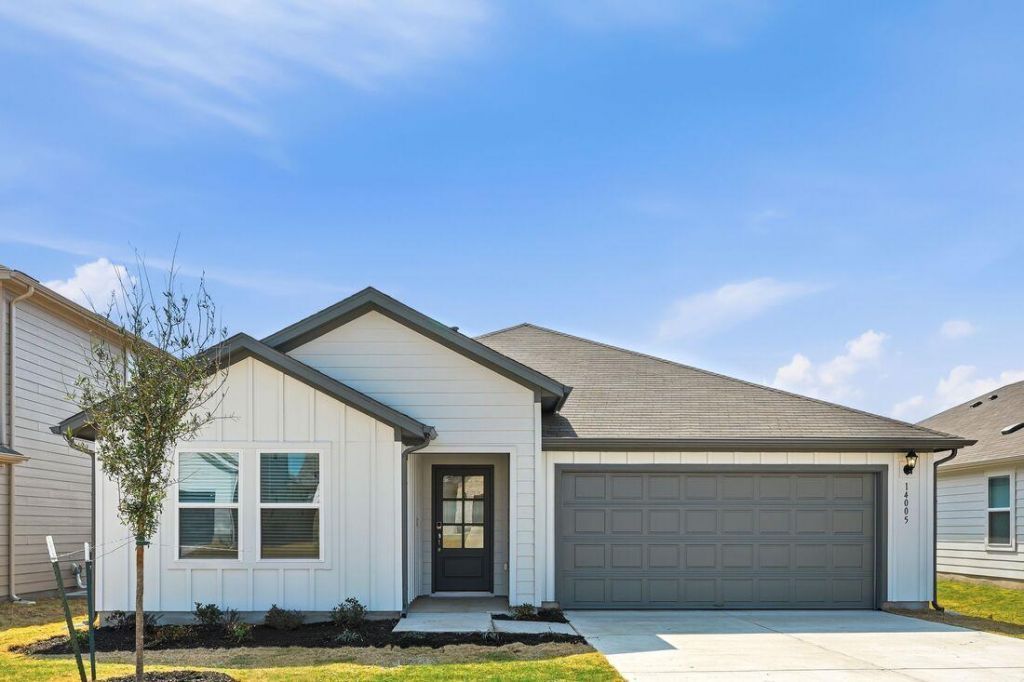 14005 Axel Johanson Dr, Del Valle, TX 78617 Main Photo