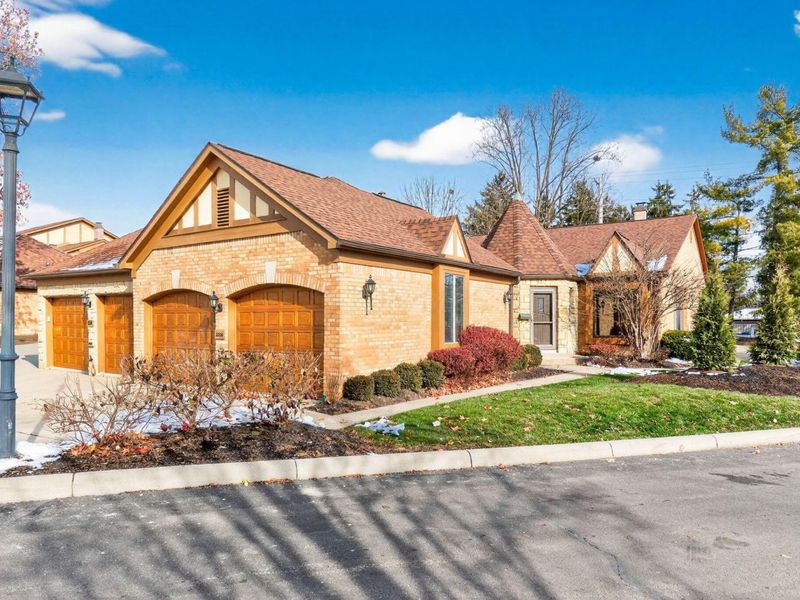 3336 Mansion Way, Columbus, OH 43221 Photo 2