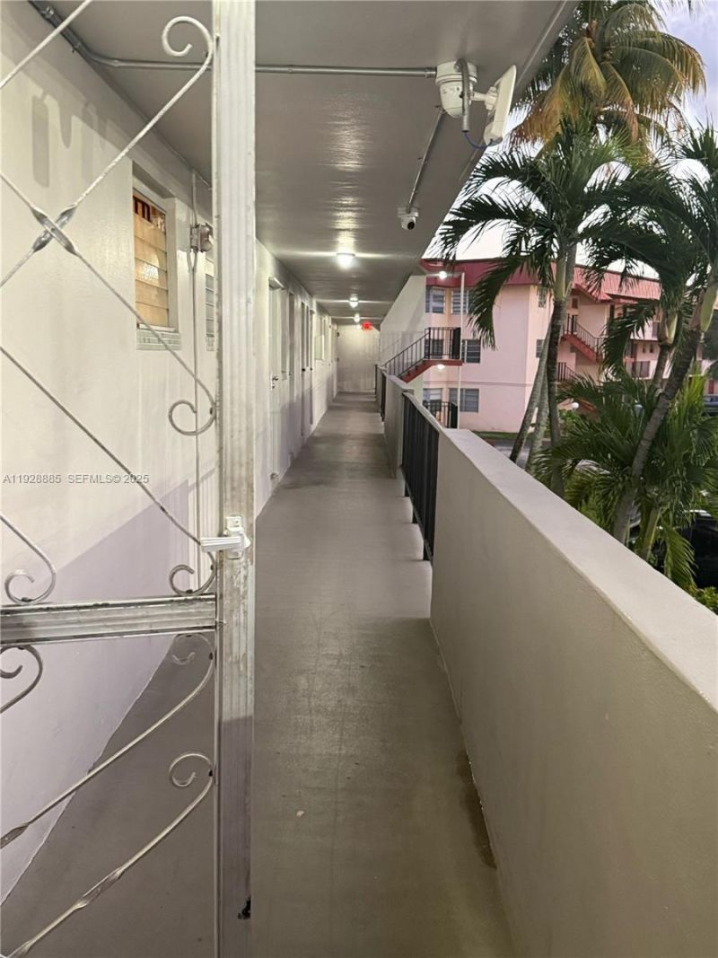 1400 NE 191st St, Unit 222, Miami, FL 33179 Photo