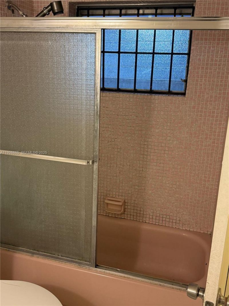 1400 NE 191st St, Unit 222, Miami, FL 33179 Photo