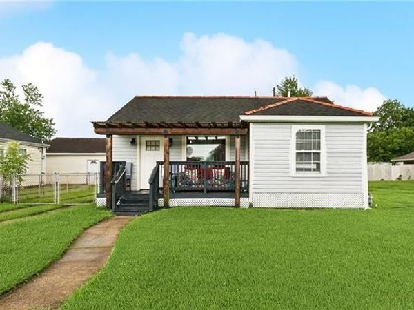 8616 LIVINGSTON Avenue, Chalmette, LA 70043