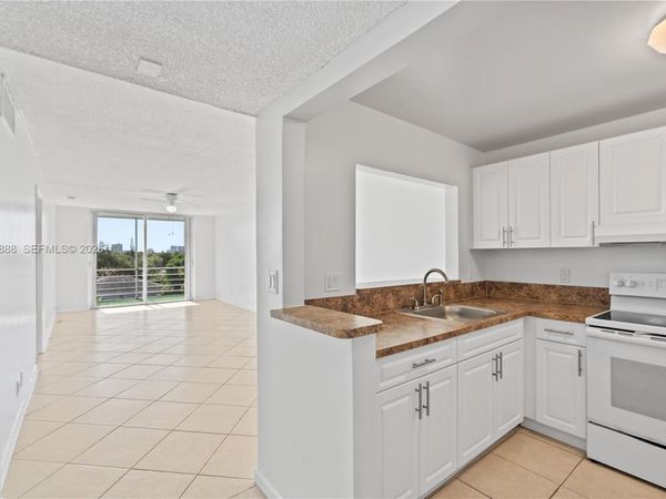 1830 Dixieanna St, Unit 503, Hollywood, FL 33020