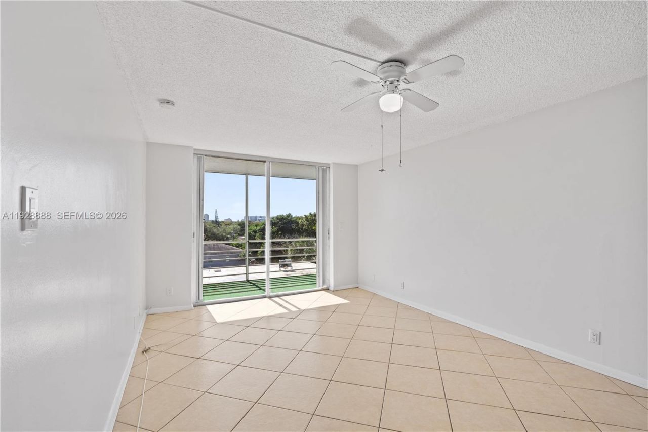 1830 Dixieanna St, Unit 503, Hollywood, FL 33020 Photo