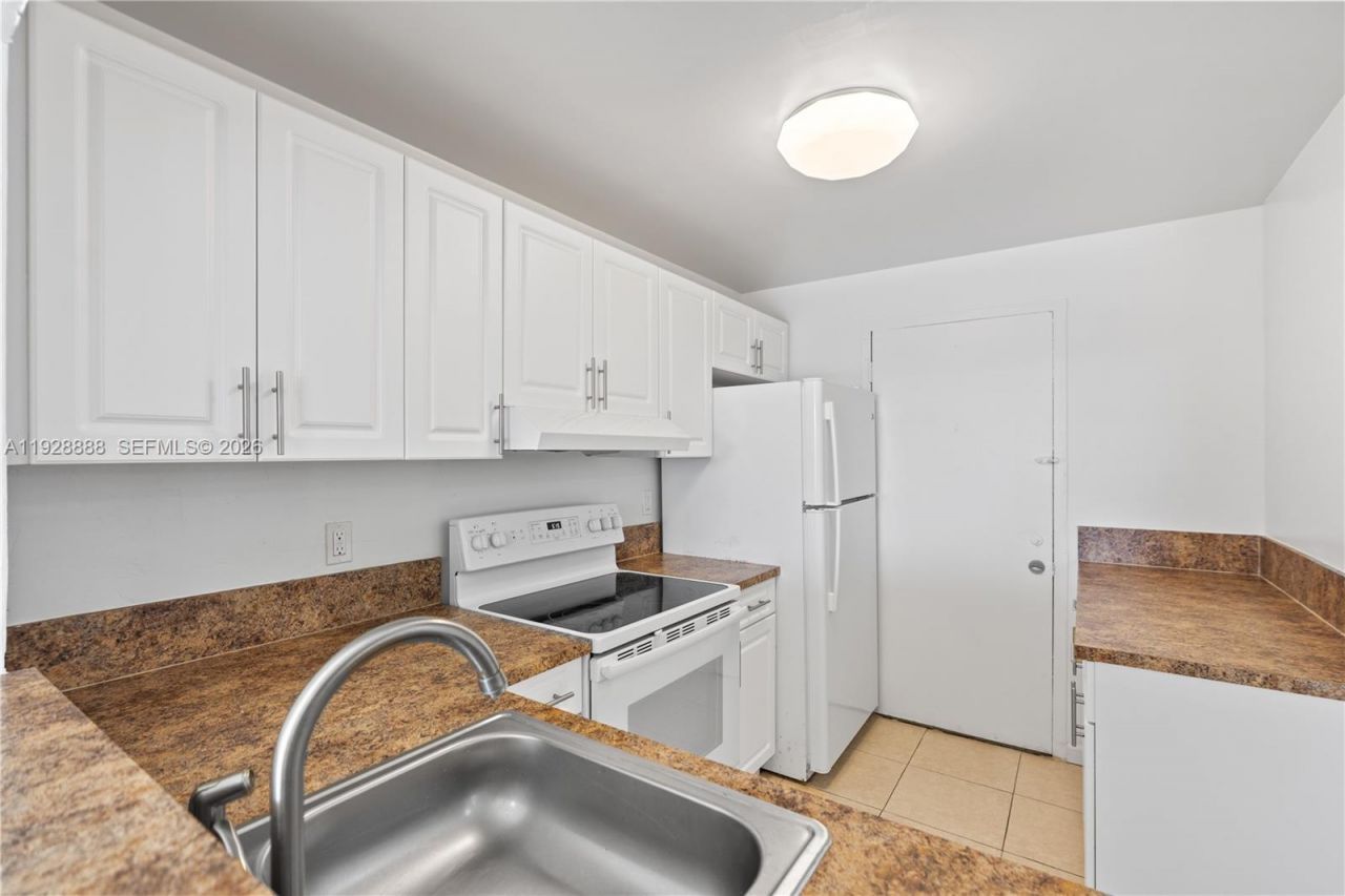 1830 Dixieanna St, Unit 503, Hollywood, FL 33020 Photo