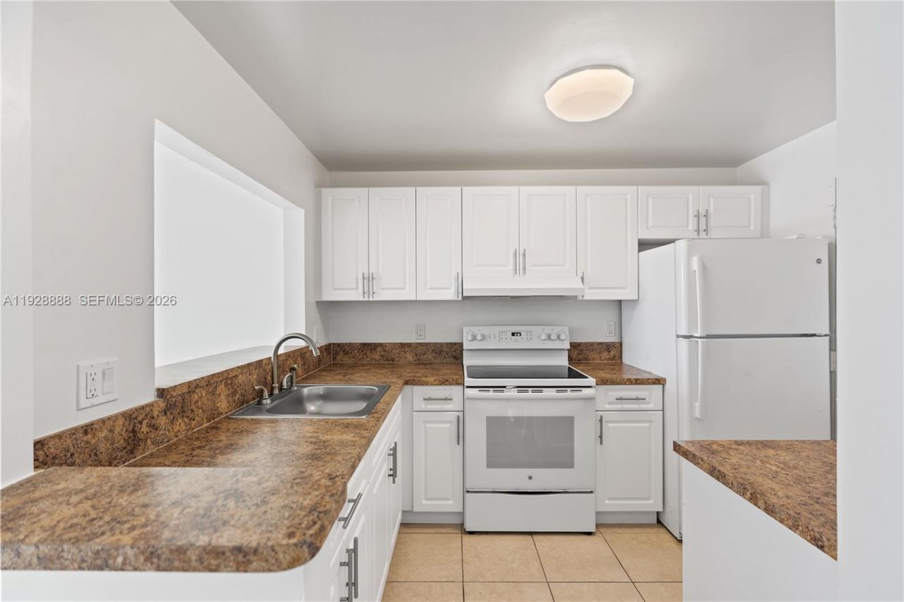 1830 Dixieanna St, Unit 503, Hollywood, FL 33020 Photo