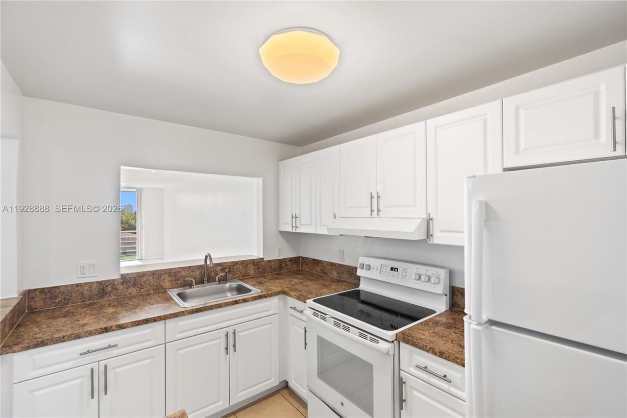 1830 Dixieanna St, Unit 503, Hollywood, FL 33020 Photo