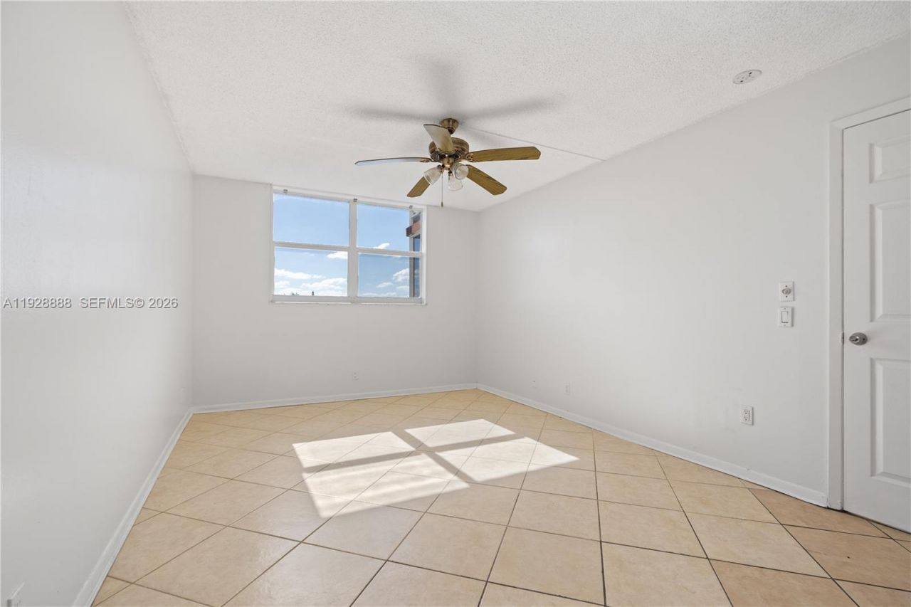 1830 Dixieanna St, Unit 503, Hollywood, FL 33020 Photo