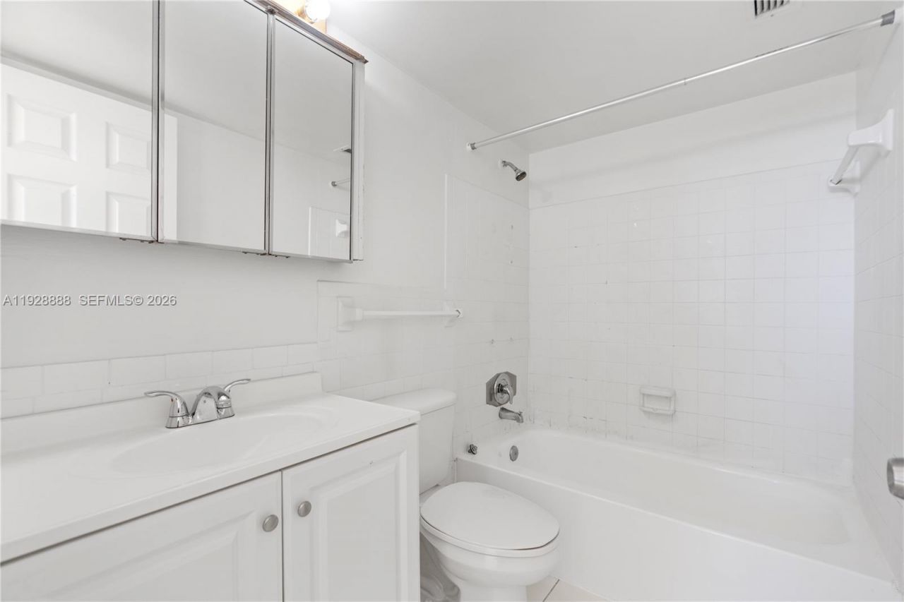 1830 Dixieanna St, Unit 503, Hollywood, FL 33020 Photo