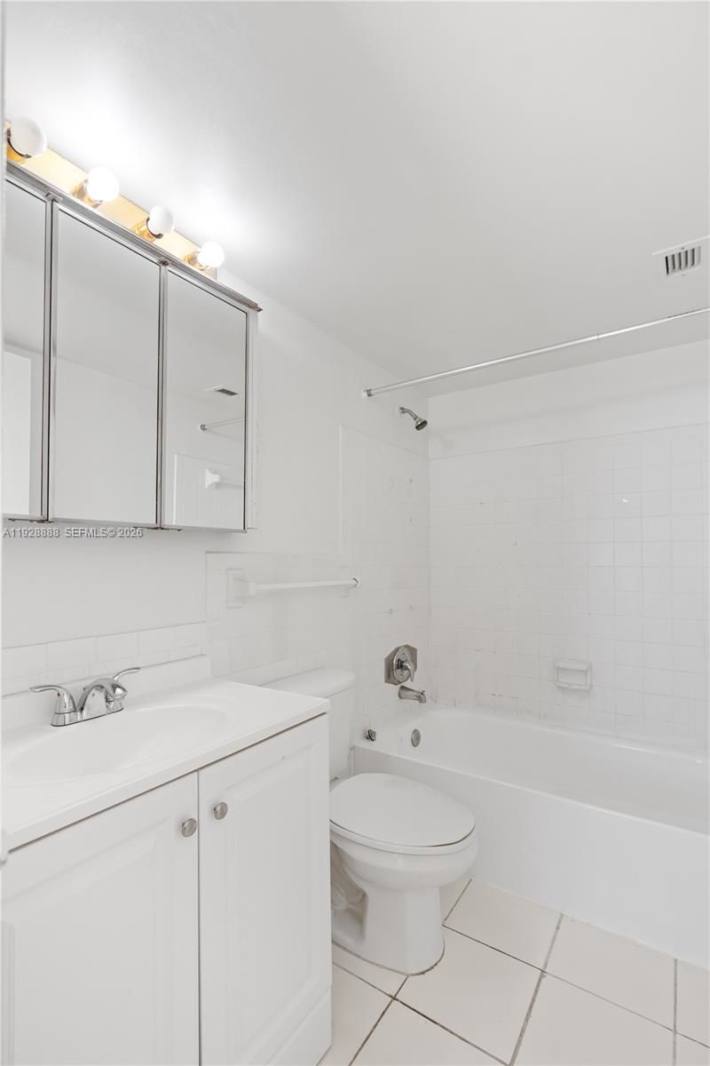 1830 Dixieanna St, Unit 503, Hollywood, FL 33020 Photo