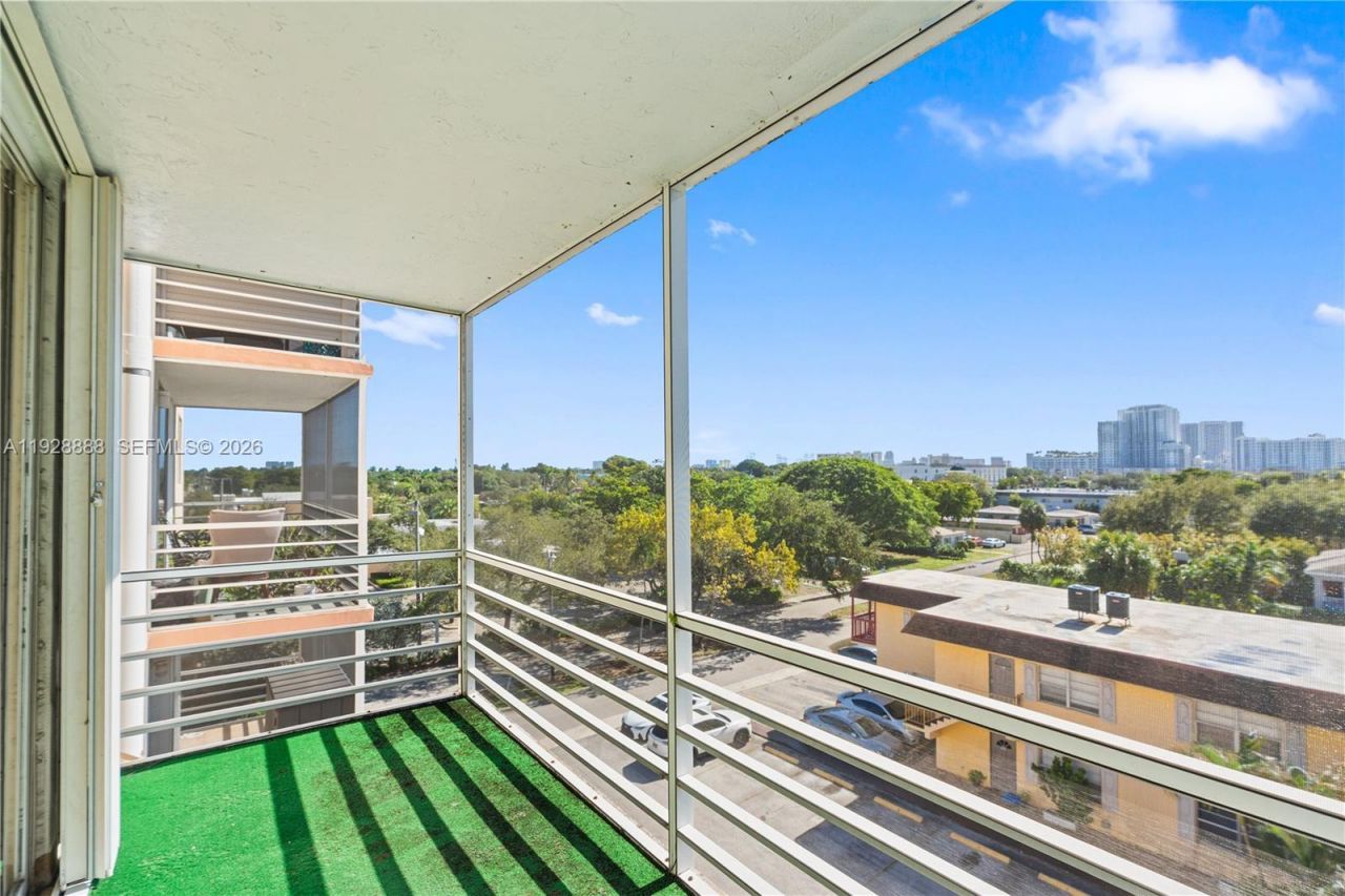 1830 Dixieanna St, Unit 503, Hollywood, FL 33020 Photo