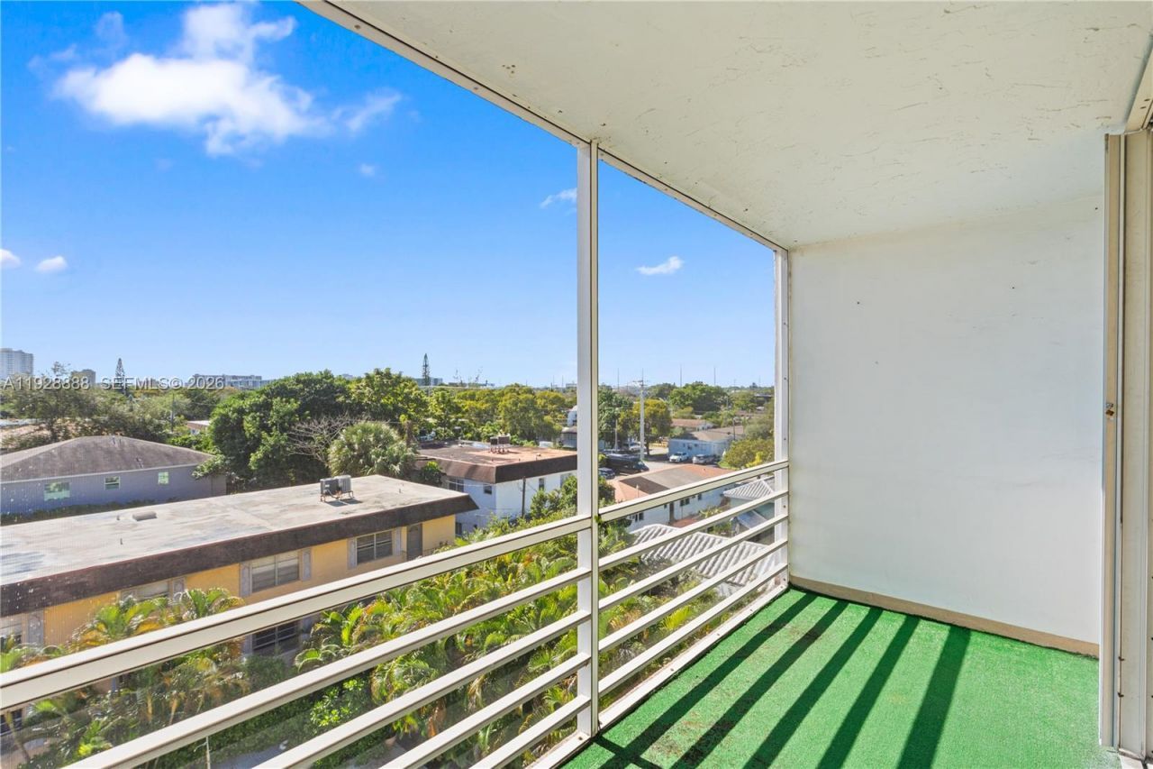 1830 Dixieanna St, Unit 503, Hollywood, FL 33020 Photo