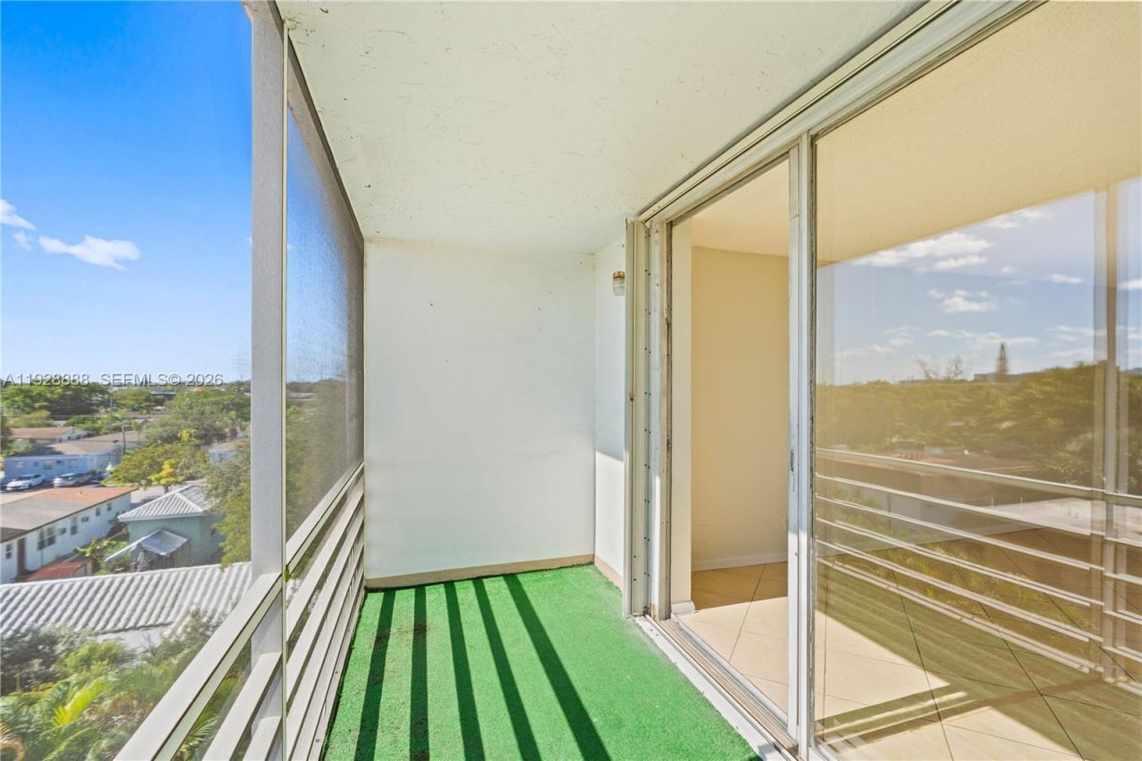 1830 Dixieanna St, Unit 503, Hollywood, FL 33020 Photo