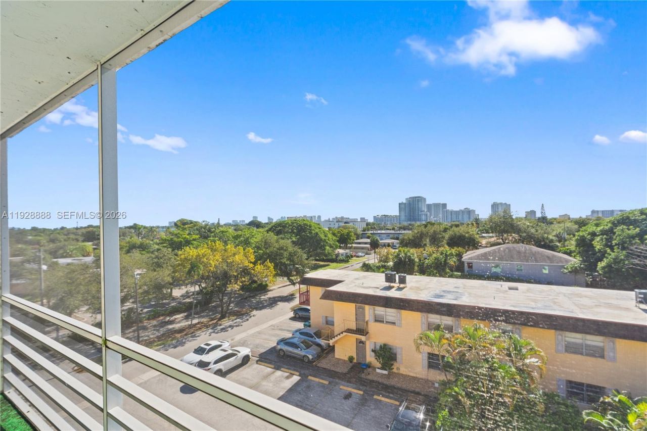 1830 Dixieanna St, Unit 503, Hollywood, FL 33020 Photo
