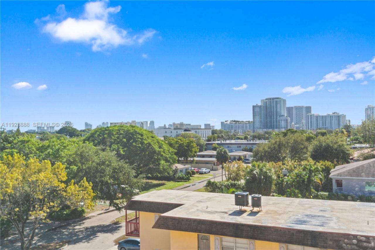 1830 Dixieanna St, Unit 503, Hollywood, FL 33020 Photo