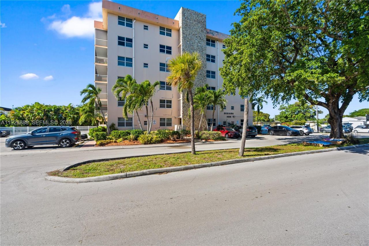 1830 Dixieanna St, Unit 503, Hollywood, FL 33020 Photo