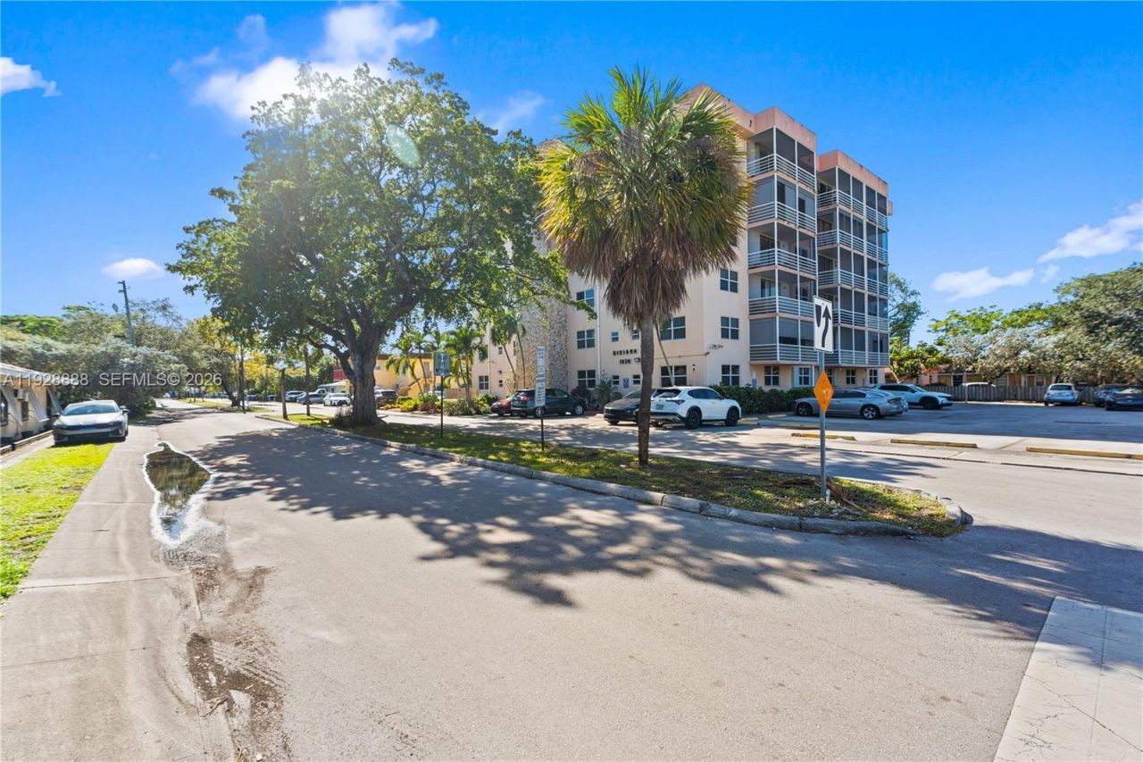 1830 Dixieanna St, Unit 503, Hollywood, FL 33020 Photo