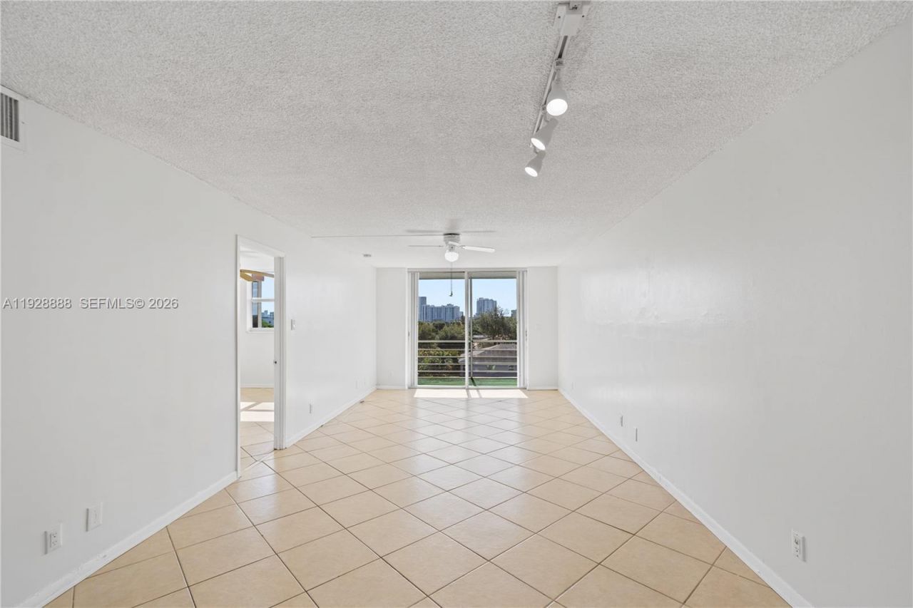 1830 Dixieanna St, Unit 503, Hollywood, FL 33020 Photo