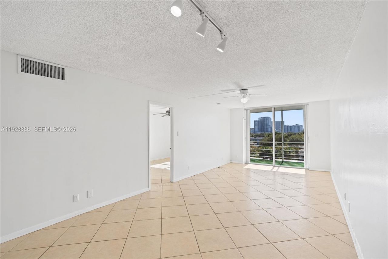 1830 Dixieanna St, Unit 503, Hollywood, FL 33020 Photo