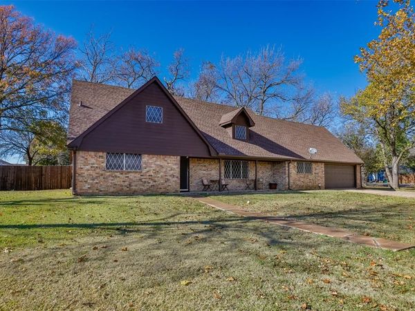 300 Thompson Street, Pottsboro, TX 75076