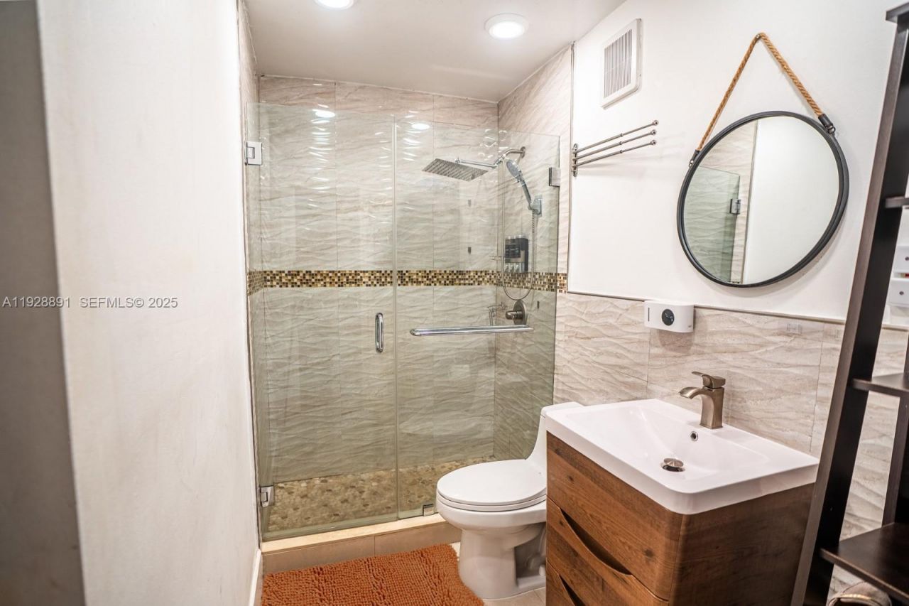 895 W 80th Pl, Hialeah, FL 33014 Photo