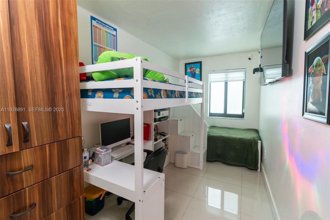 895 W 80th Pl, Hialeah, FL 33014 Photo