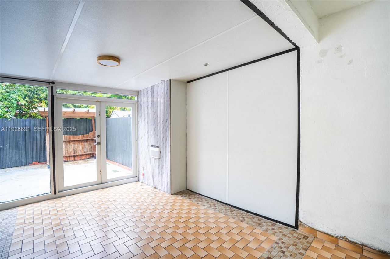 895 W 80th Pl, Hialeah, FL 33014 Photo